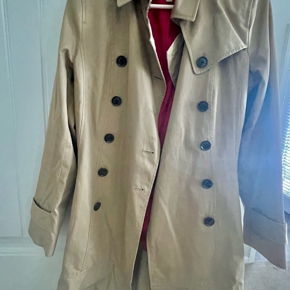 Banana Republic flared hem trench. As seen on Norma Bates on ’Bates Motel.’ - Picture 2 of 9
